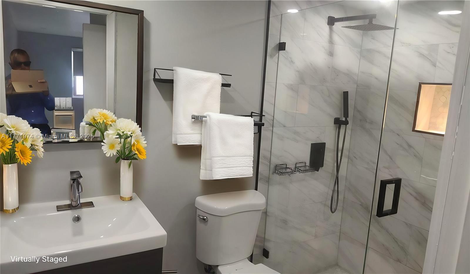LAKE FOREST PARK CONDO VI - Residential