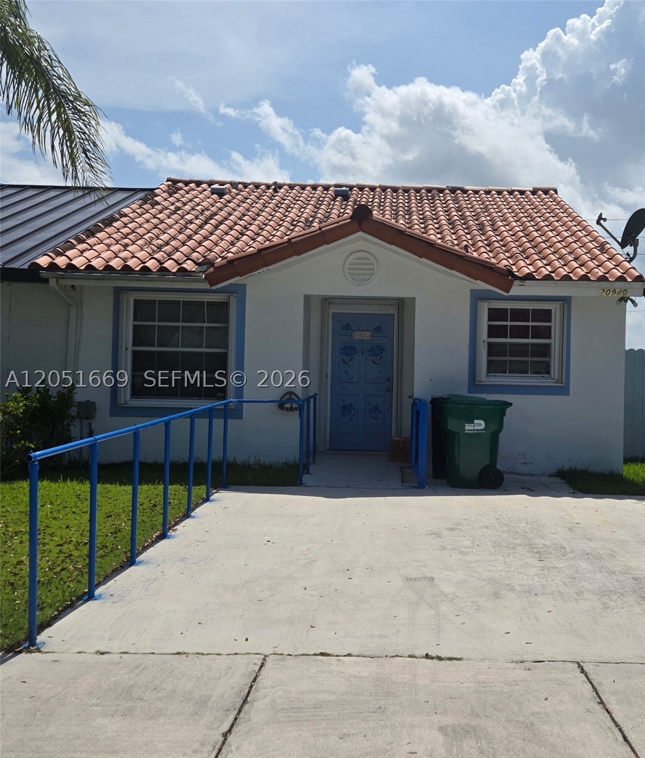 Situated near shopping malls and the Turnpike, with convenient direct access to the Florida Keys. Shopping & dining at Deerwood Town Center is a major hub featuring a Fresco y Más, The Home Depot, and various restaurants. Cauley Square Historic Village also provides unique shops and eateries.
Parks & Recreation at  Larry and Penny Thompson Memorial Park is nearby, offering 270 acres of woodland and hiking paths, and is located right next to Zoo Miami.
Schools: Local options include South Miami Heights Elementary and Robert Morgan Educational Center, along with several highly-rated charter schools.There are no monthly association fees, offering more financial flexibility.