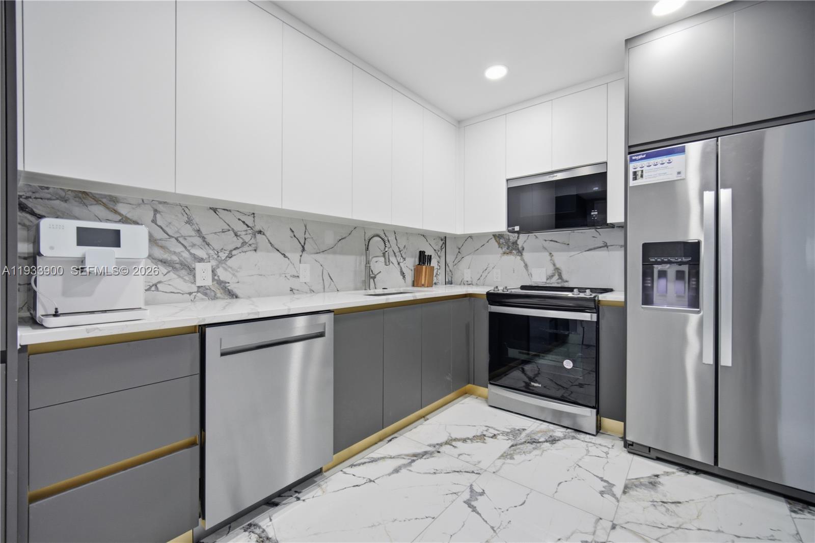 HILLCREST EAST NO 24 COND - Residential