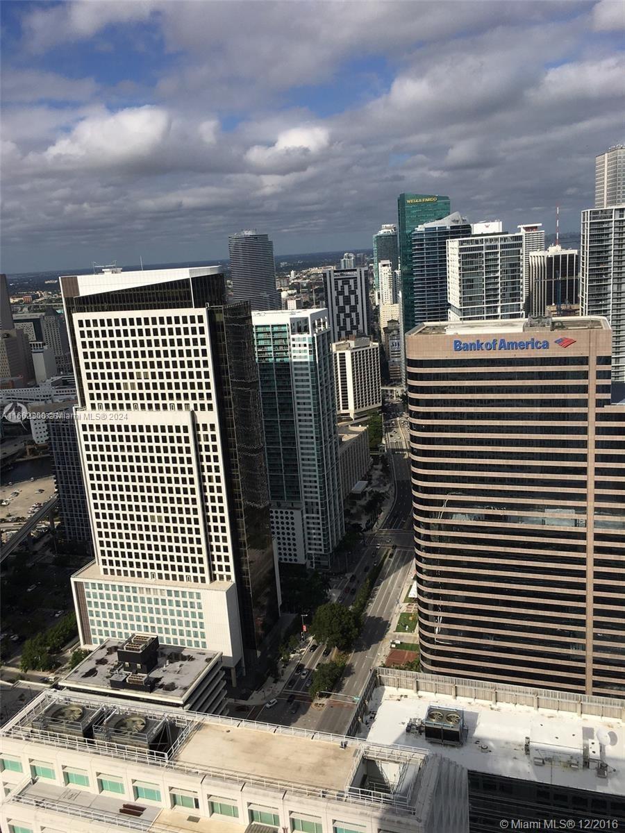 THE PLAZA 851 BRICKELL CO - Residential Lease