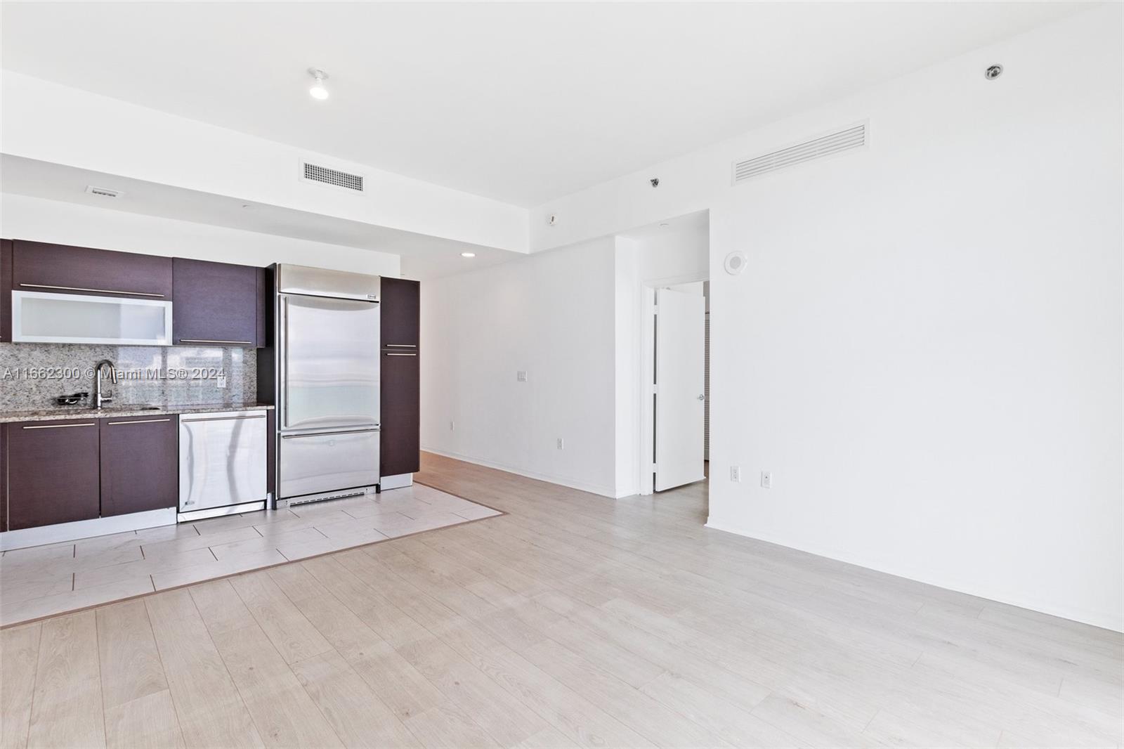 THE PLAZA 851 BRICKELL CO - Residential Lease