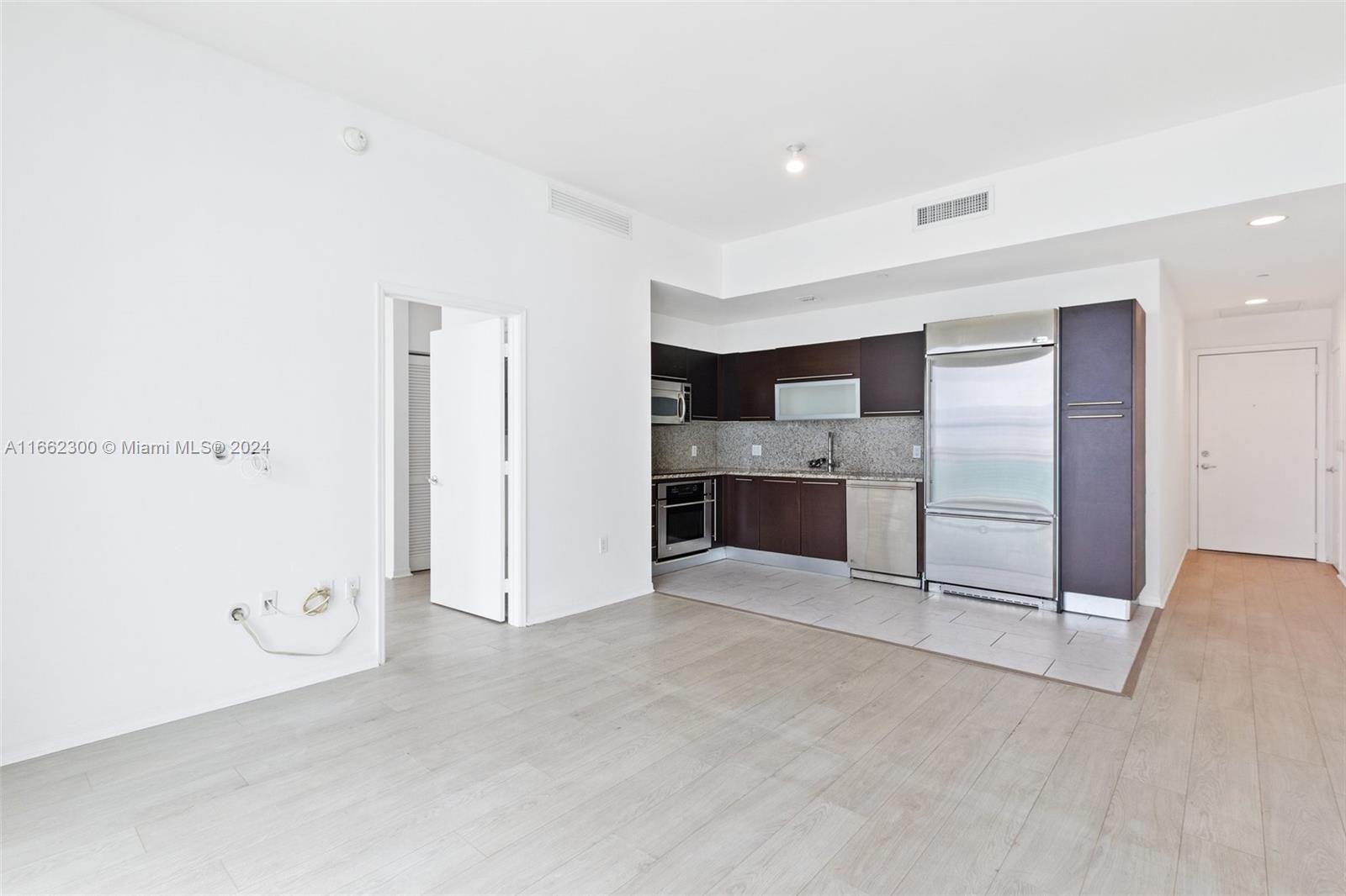 THE PLAZA 851 BRICKELL CO - Residential Lease
