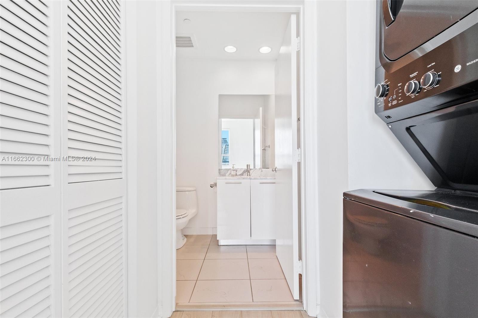 THE PLAZA 851 BRICKELL CO - Residential Lease