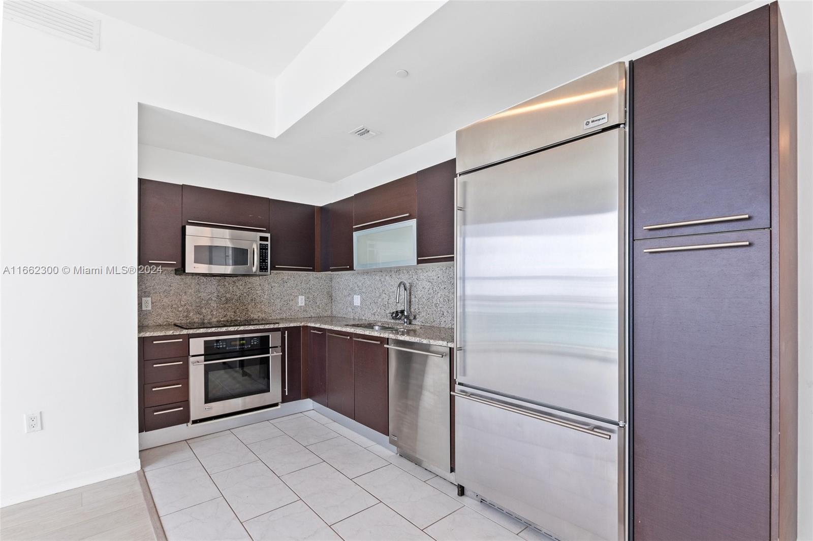 THE PLAZA 851 BRICKELL CO - Residential Lease