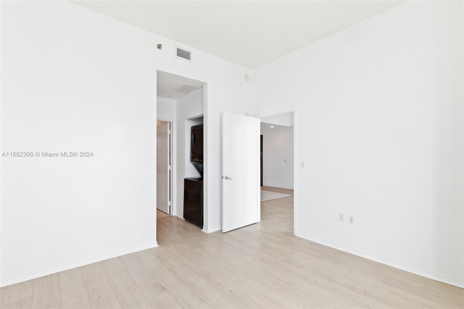 THE PLAZA 851 BRICKELL CO - Residential Lease