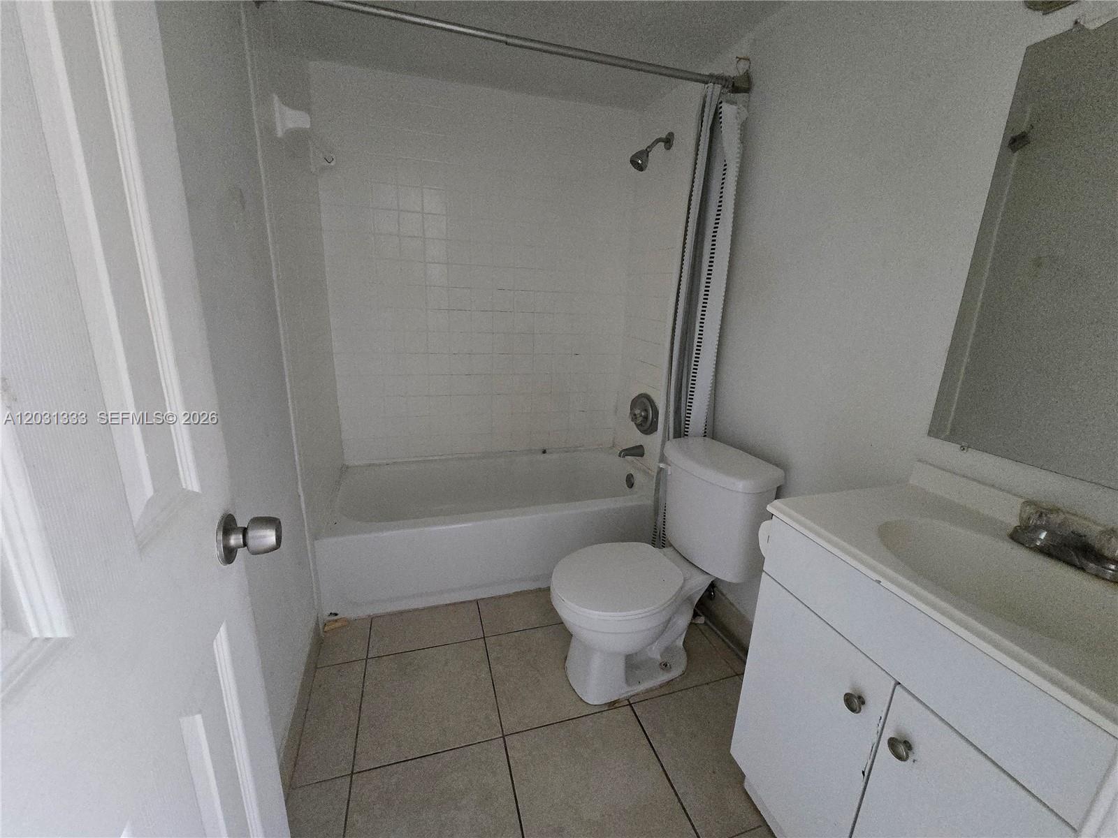 COURTS AT OAKLAND PARK - Residential Lease