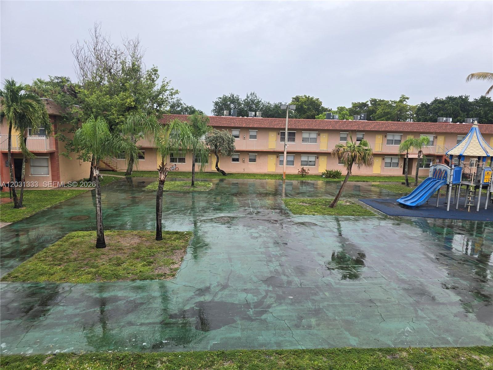 COURTS AT OAKLAND PARK - Residential Lease