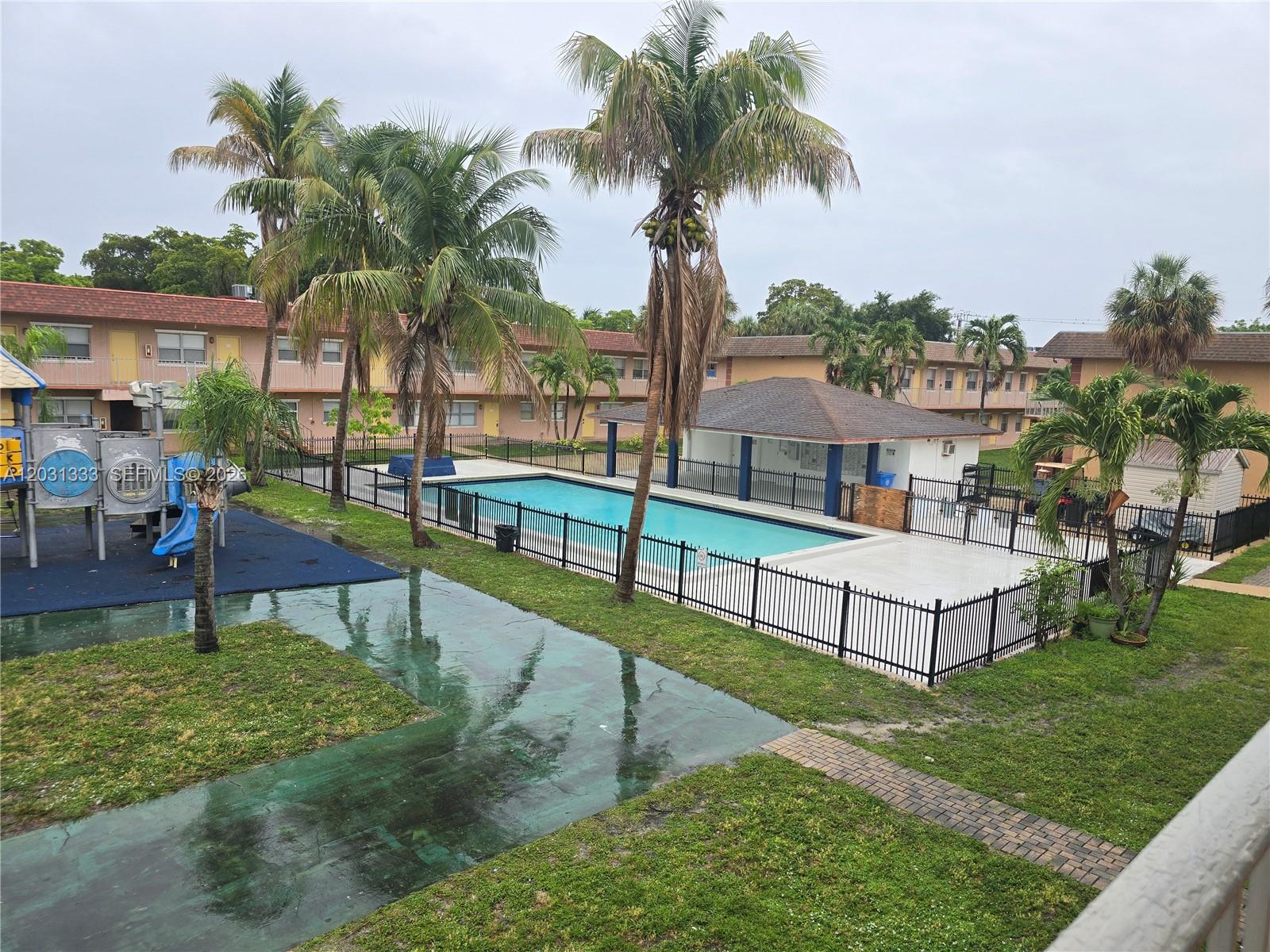 COURTS AT OAKLAND PARK - Residential Lease