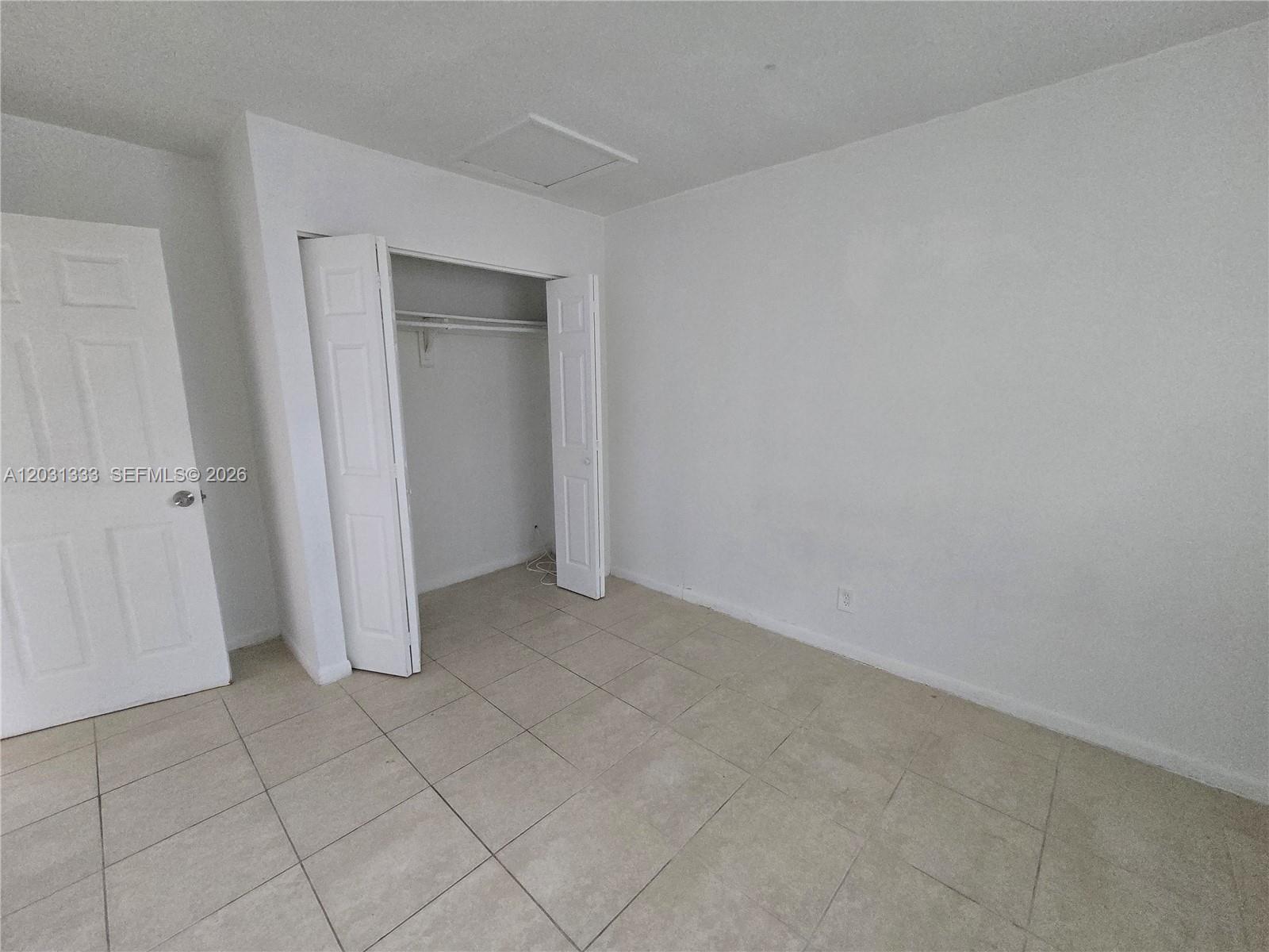 COURTS AT OAKLAND PARK - Residential Lease
