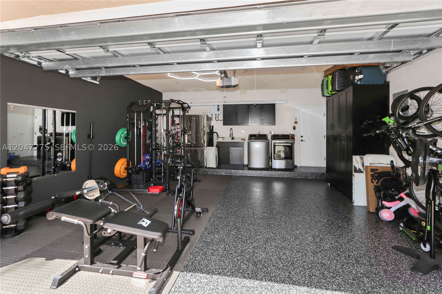HOLLYWOOD LAKES COUNTRY C - Residential Lease