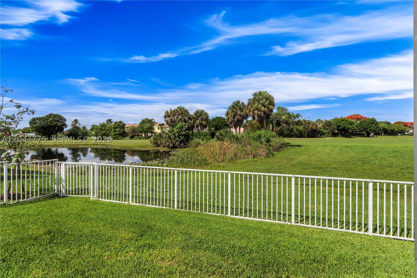 HOLLYWOOD LAKES COUNTRY C - Residential Lease