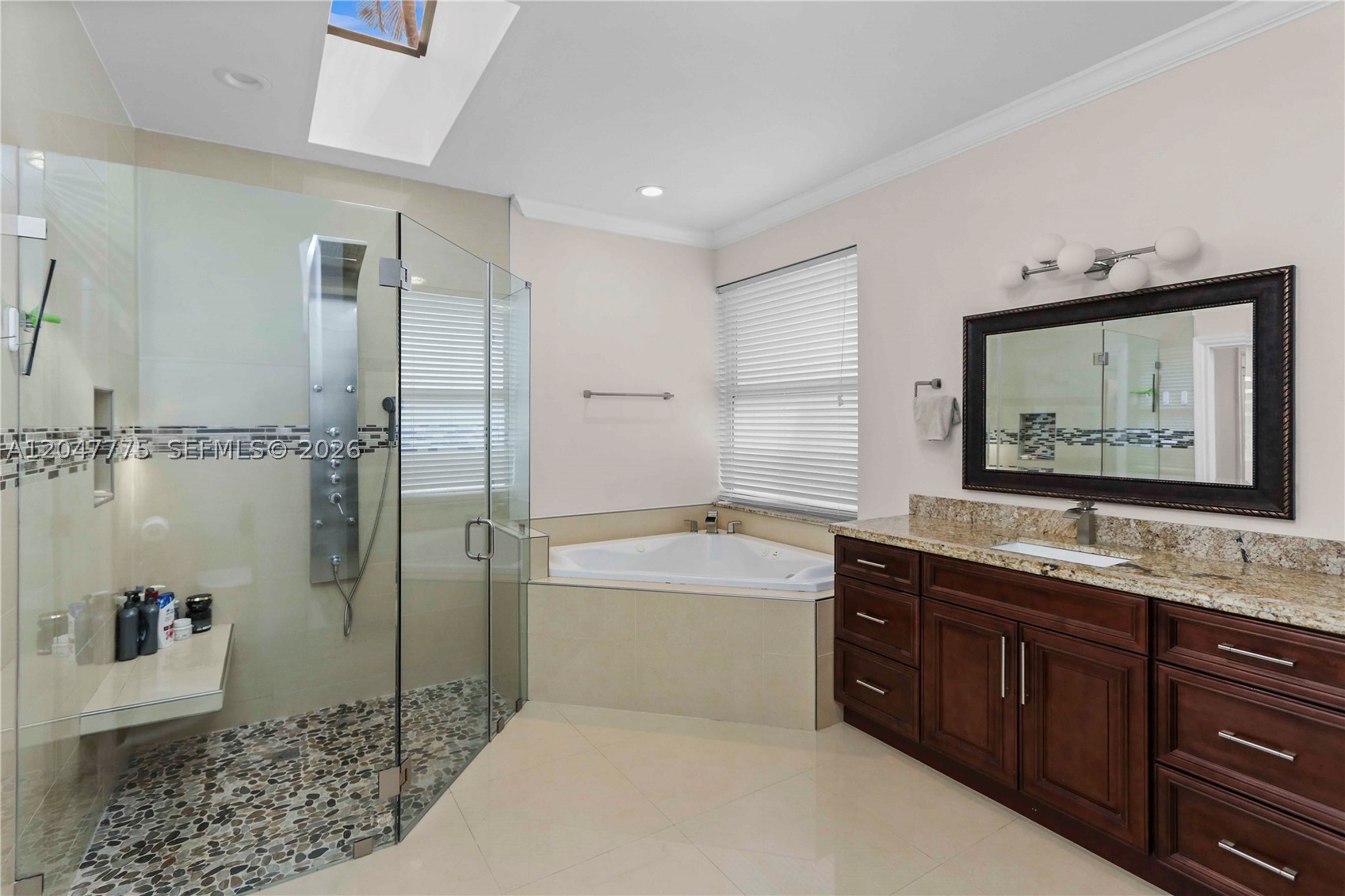 HOLLYWOOD LAKES COUNTRY C - Residential Lease