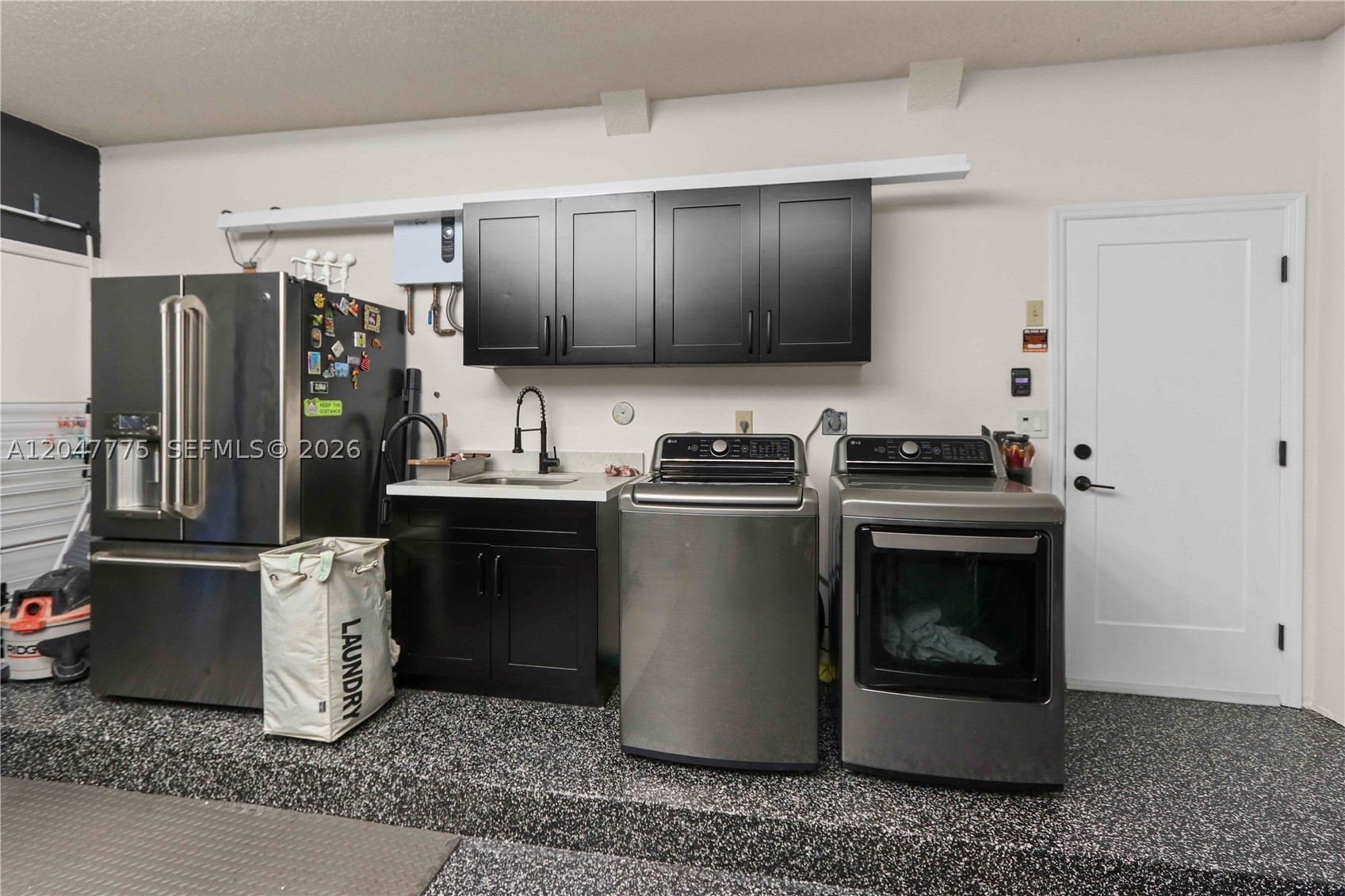 HOLLYWOOD LAKES COUNTRY C - Residential Lease