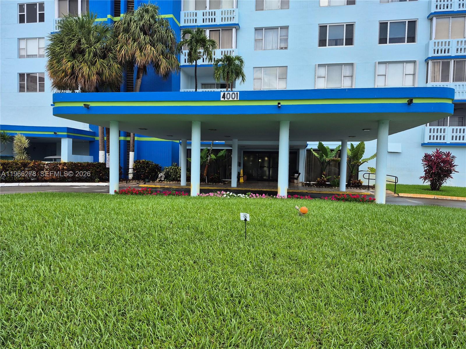 This well maintained 2/2 corner unit has spectacular view, wooden lovely floors with open kitchen, granite counter and plenty of cabinet space, excelent for entertaing guest in a very spacious  living room. Title ceiling has crown molding and very well preserved. Lots of natural light through out the unit. Near distance to restaurants, groceries and shopping mall. This unit sits in Hillcrest area very well maintain neighborhood, close to the beaches and downtown Hollywood. New elevator, roof and recently painted. Good reserves, no assestments.