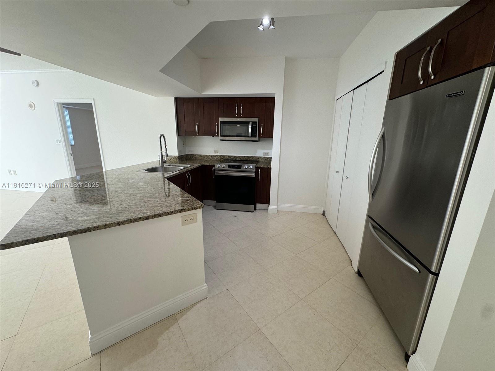 TURNBERRY VLG NO TOWER CO - Residential