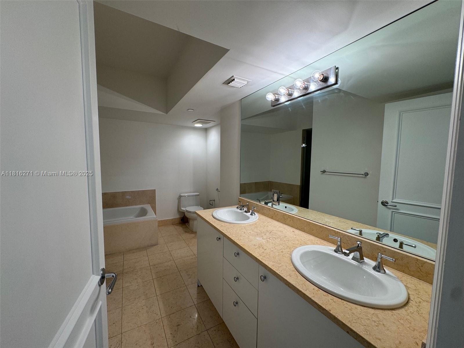 TURNBERRY VLG NO TOWER CO - Residential