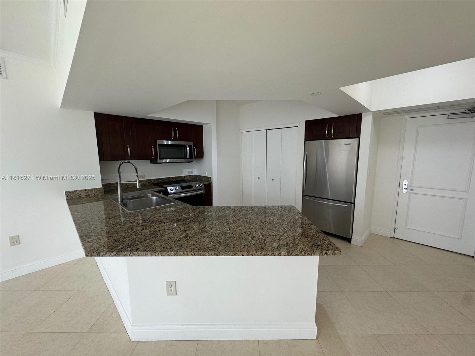 TURNBERRY VLG NO TOWER CO - Residential