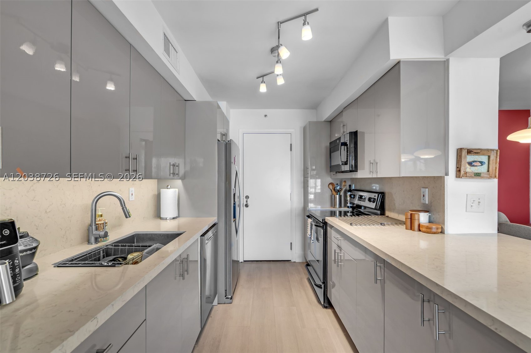 ISLAND BREAKERS CONDO - Residential