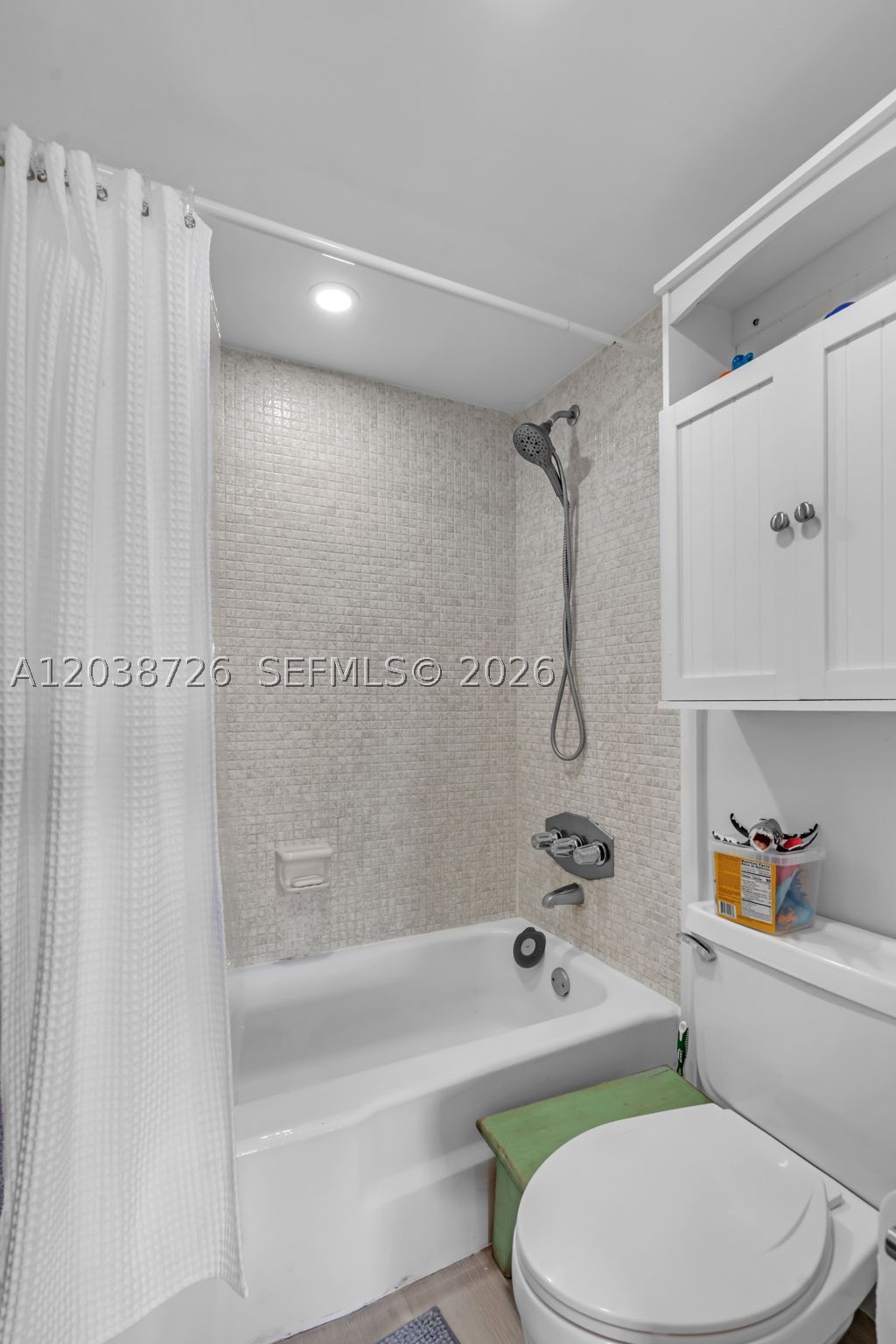 ISLAND BREAKERS CONDO - Residential