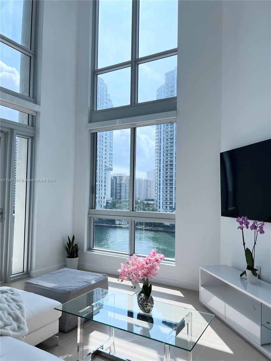 MET 1 CONDO - Residential Lease