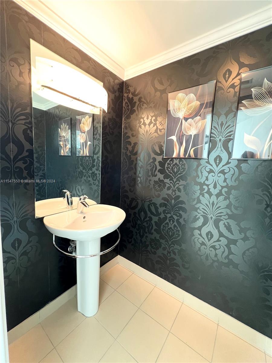 MET 1 CONDO - Residential Lease