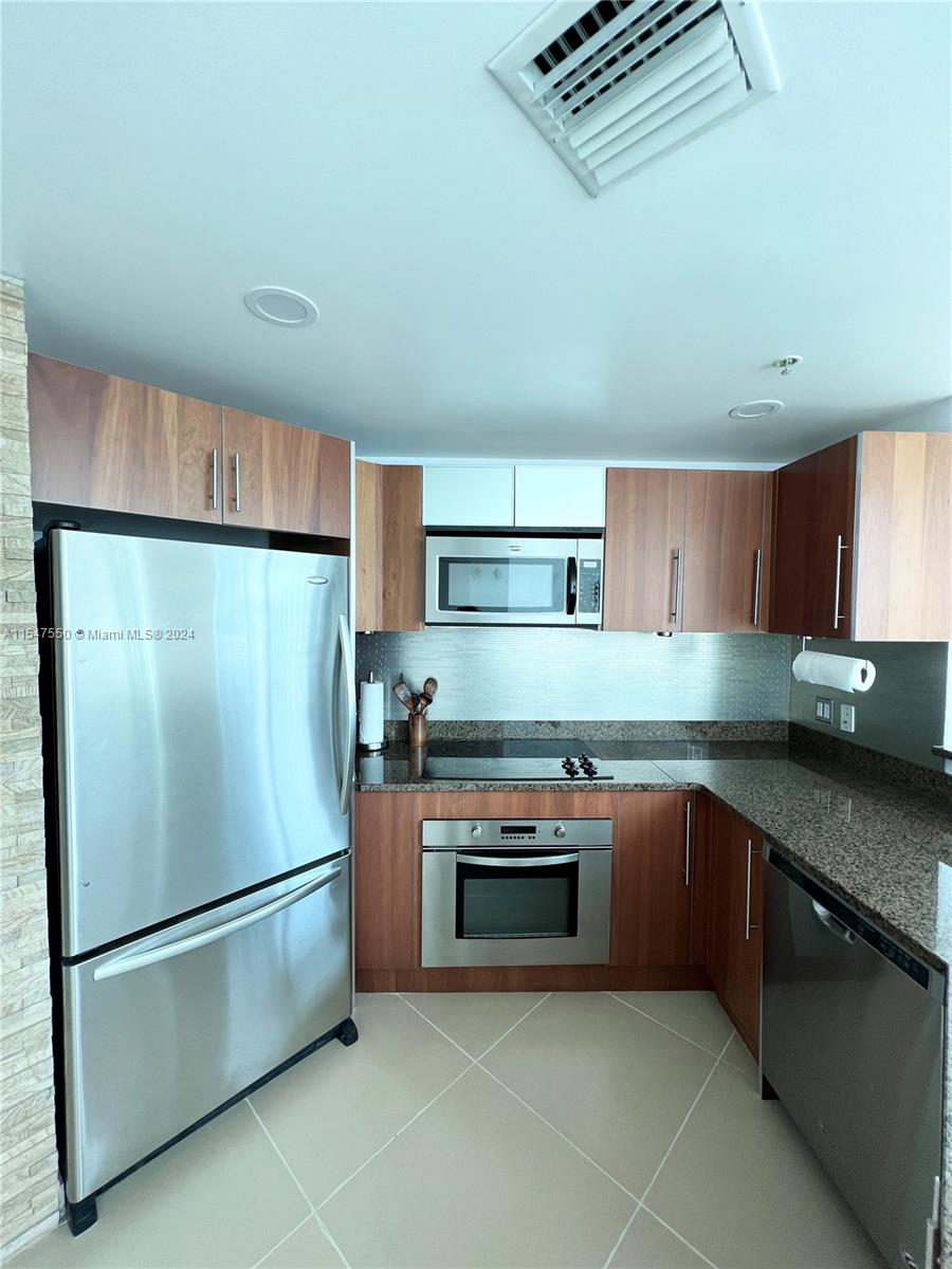 MET 1 CONDO - Residential Lease