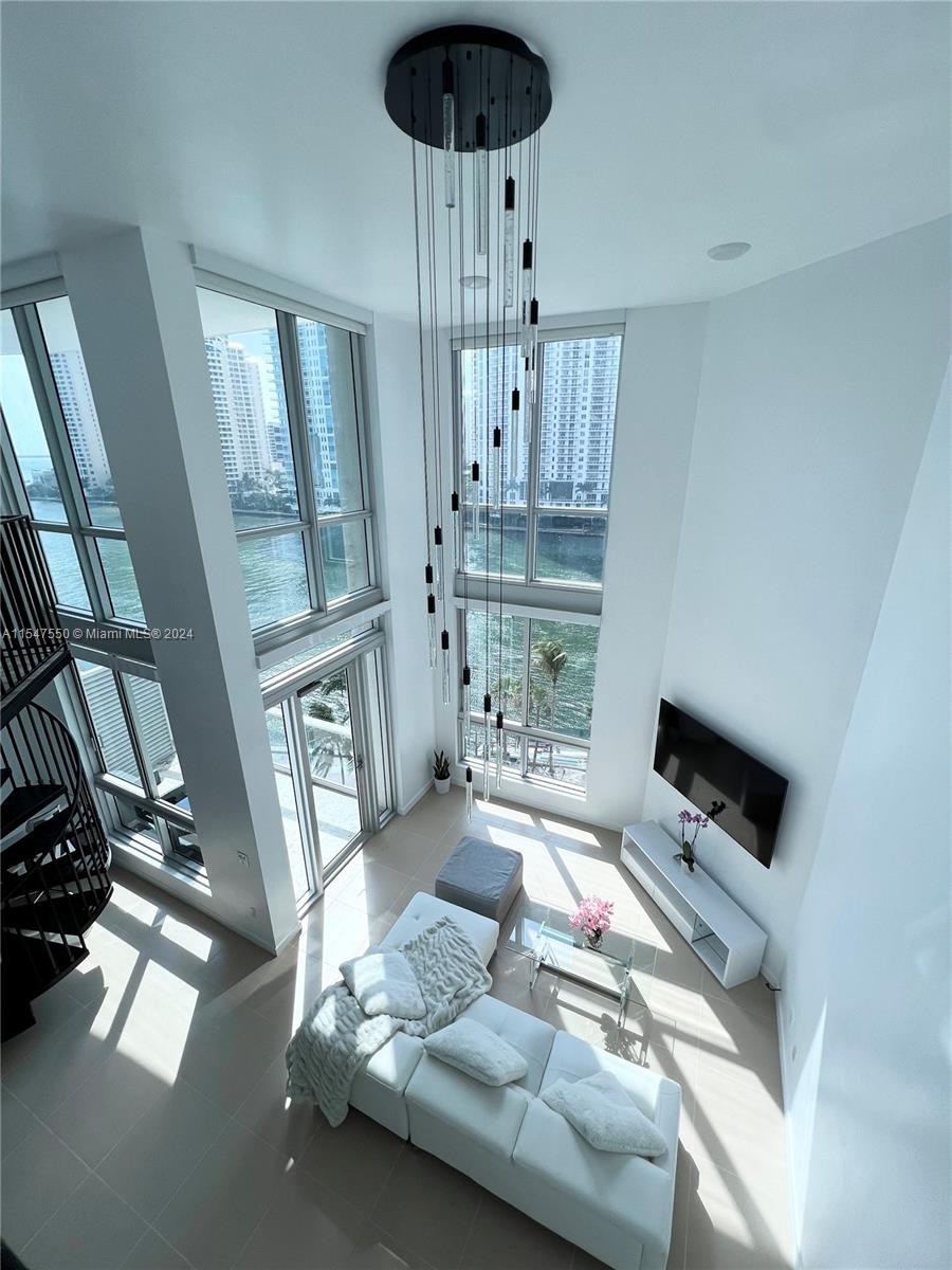 MET 1 CONDO - Residential Lease