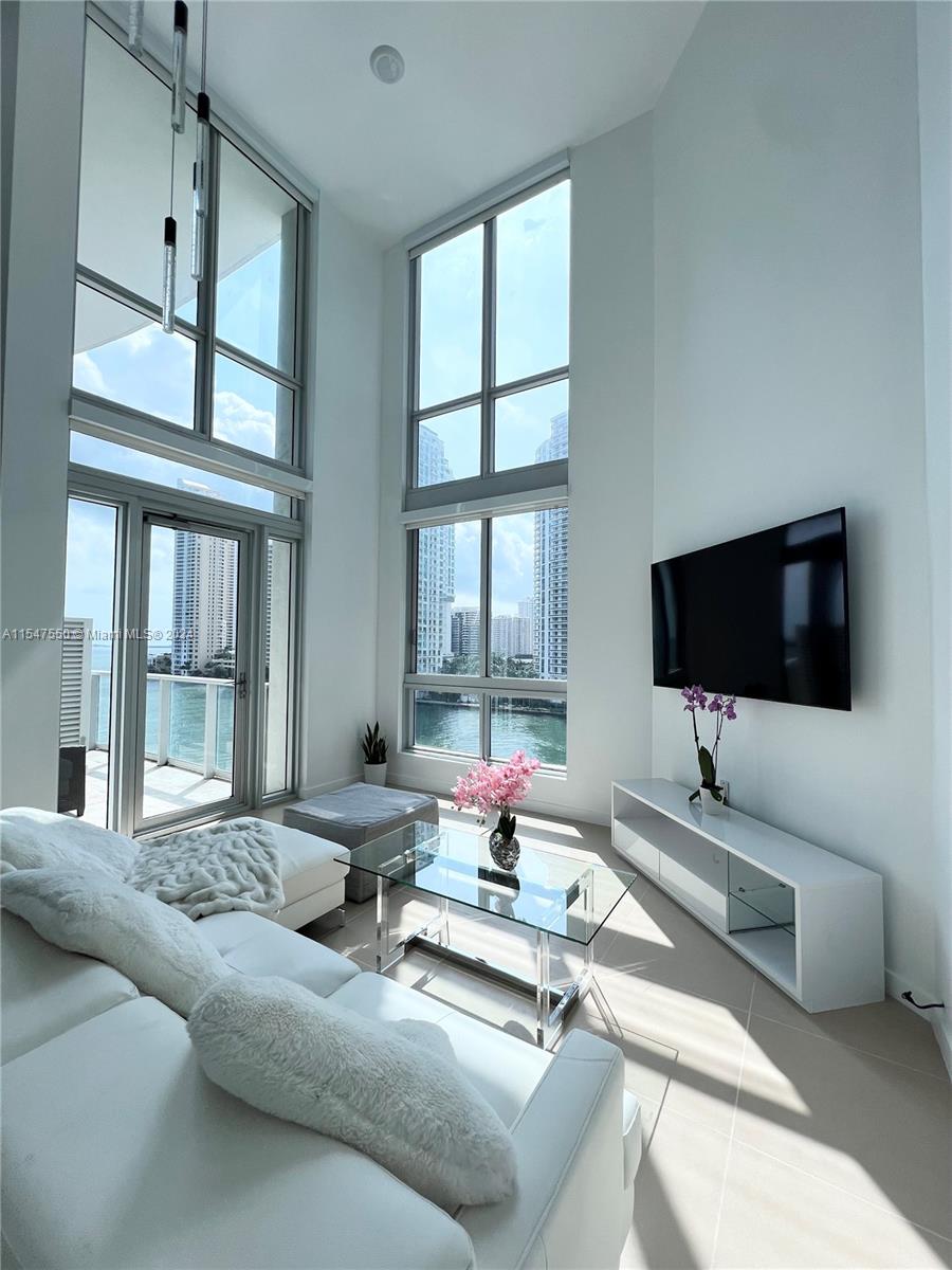 MET 1 CONDO - Residential Lease
