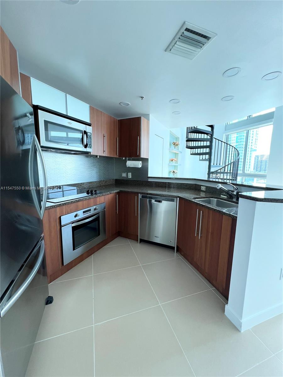 MET 1 CONDO - Residential Lease