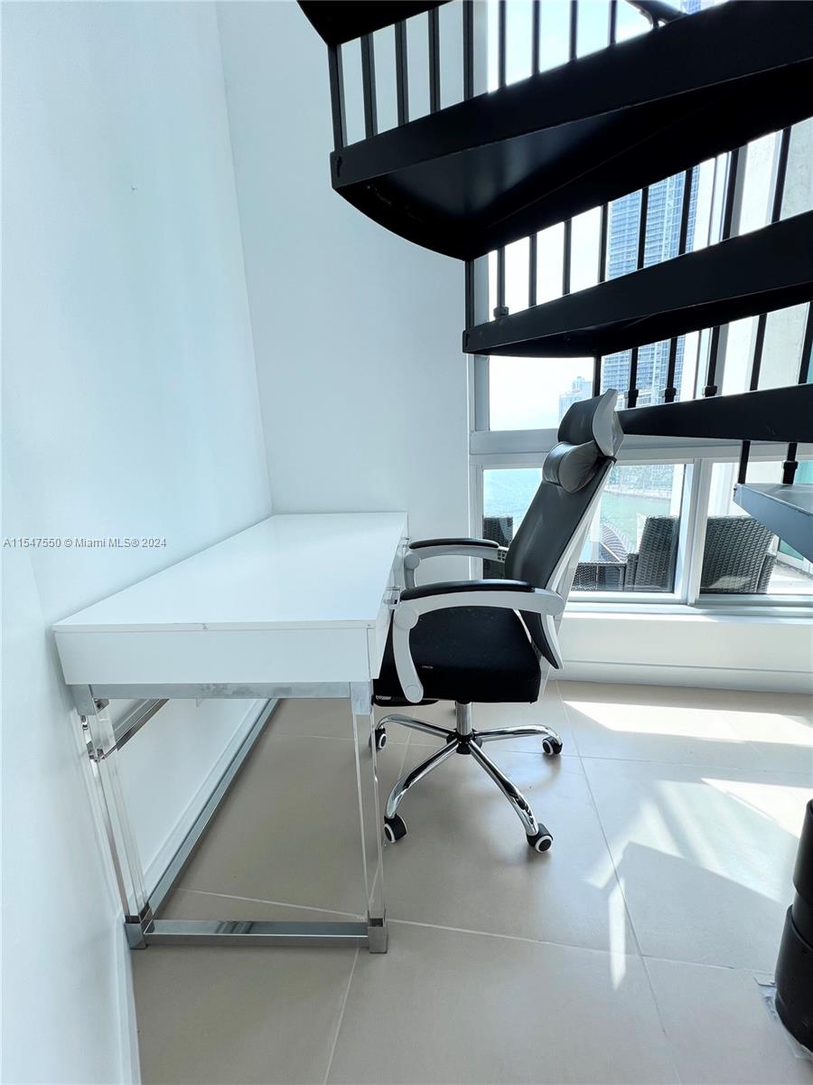MET 1 CONDO - Residential Lease