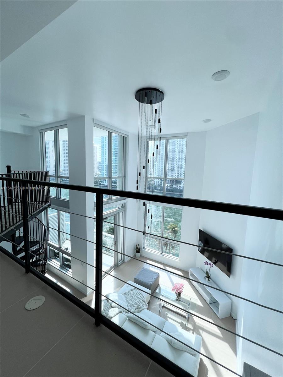 MET 1 CONDO - Residential Lease