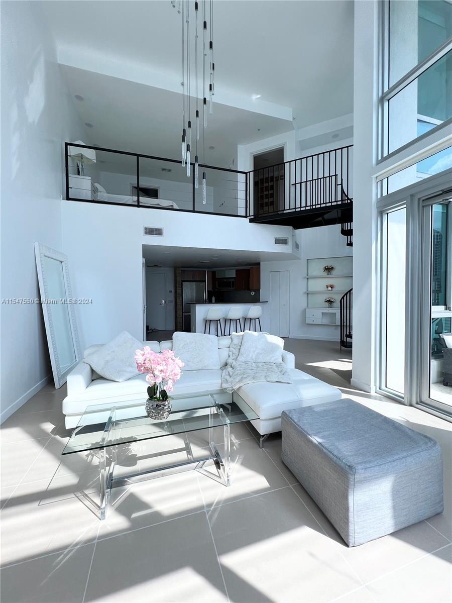 MET 1 CONDO - Residential Lease