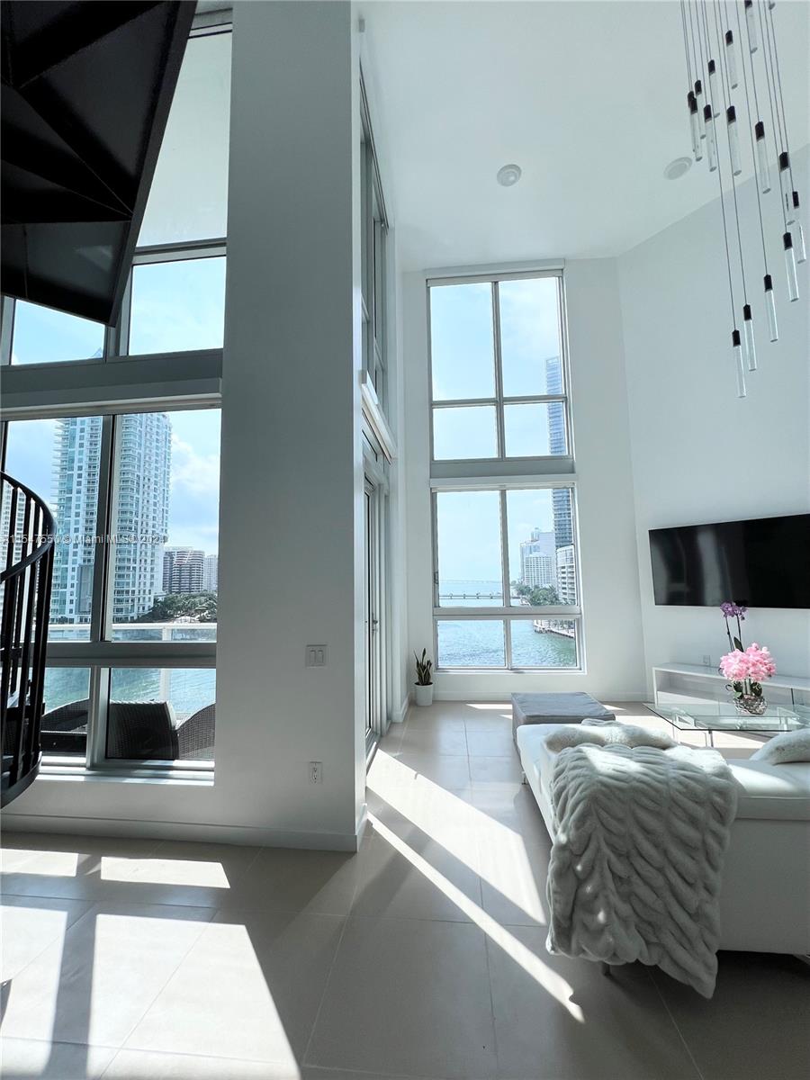 MET 1 CONDO - Residential Lease