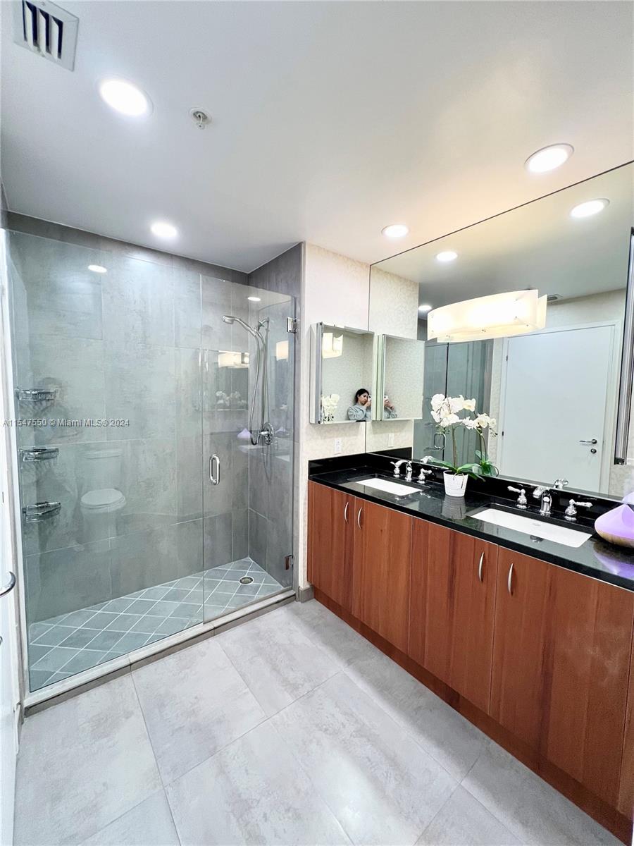 MET 1 CONDO - Residential Lease