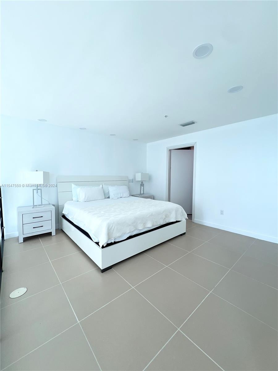 MET 1 CONDO - Residential Lease