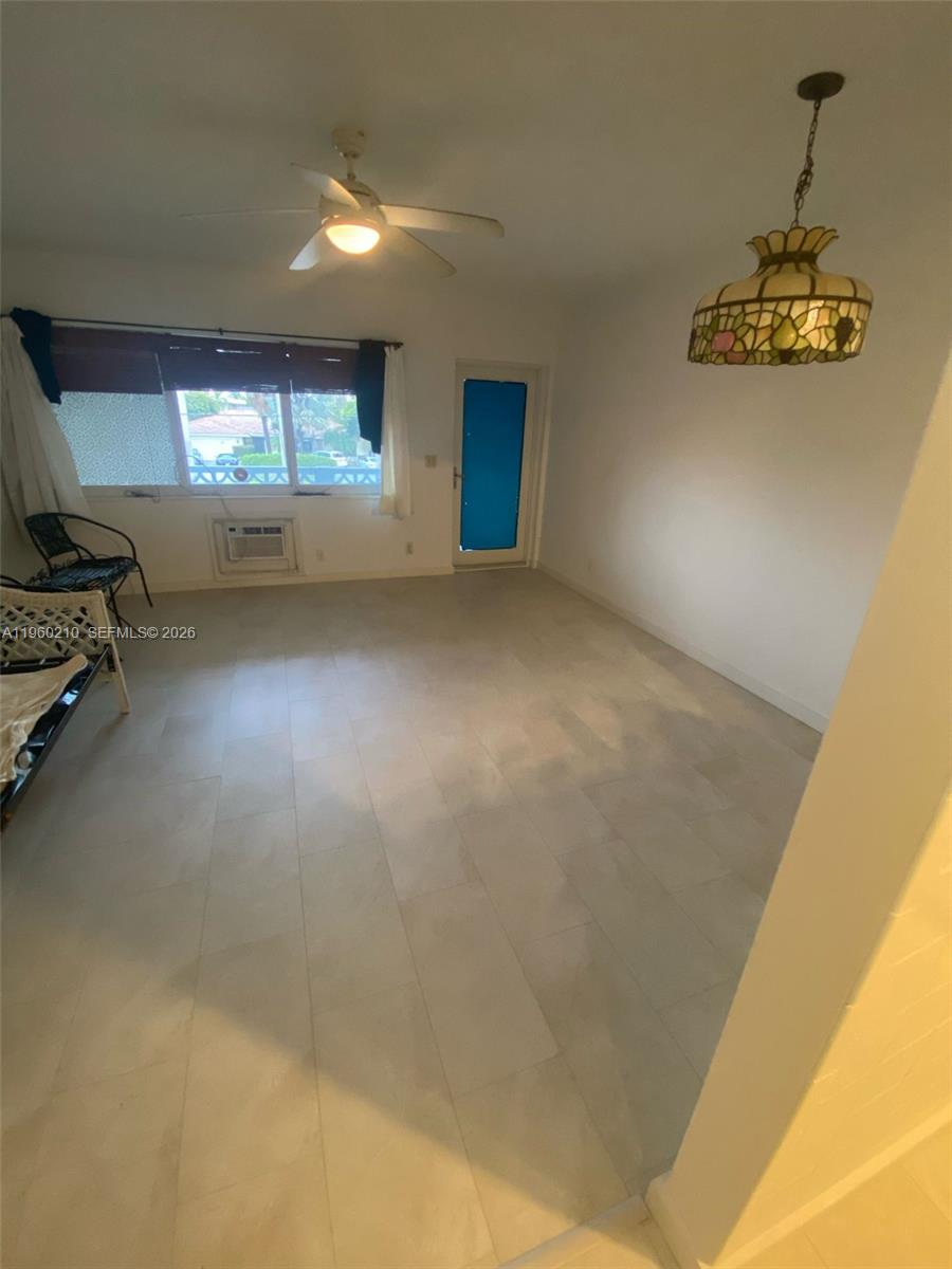 PASADENA GARDEN APARTMENT - Residential