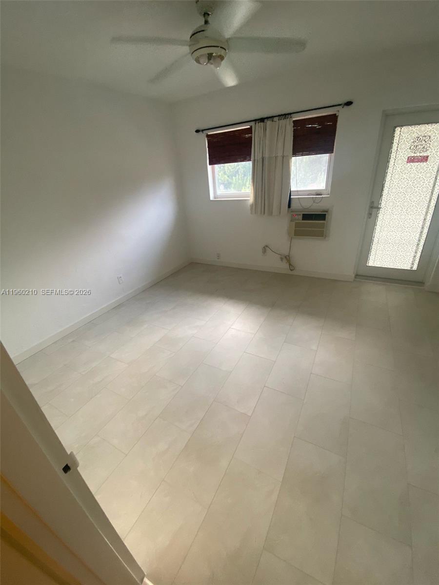 PASADENA GARDEN APARTMENT - Residential