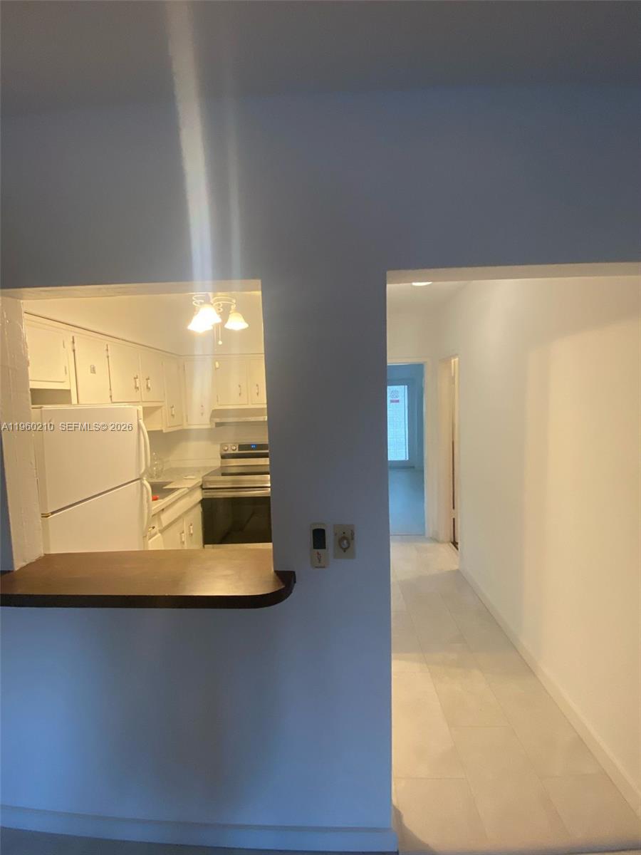 PASADENA GARDEN APARTMENT - Residential