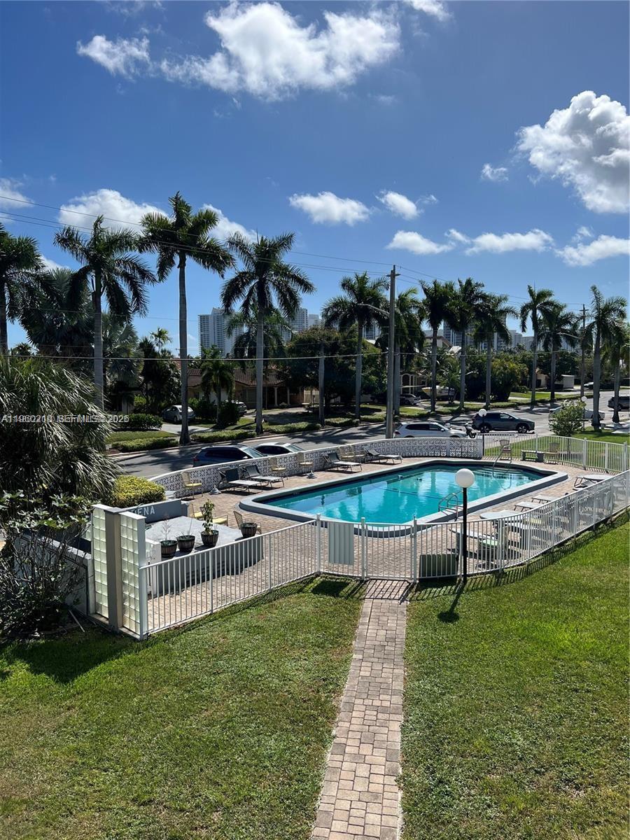PASADENA GARDEN APARTMENT - Residential