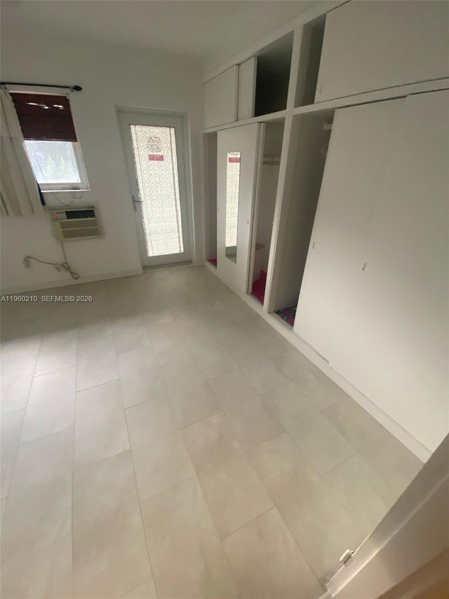 PASADENA GARDEN APARTMENT - Residential