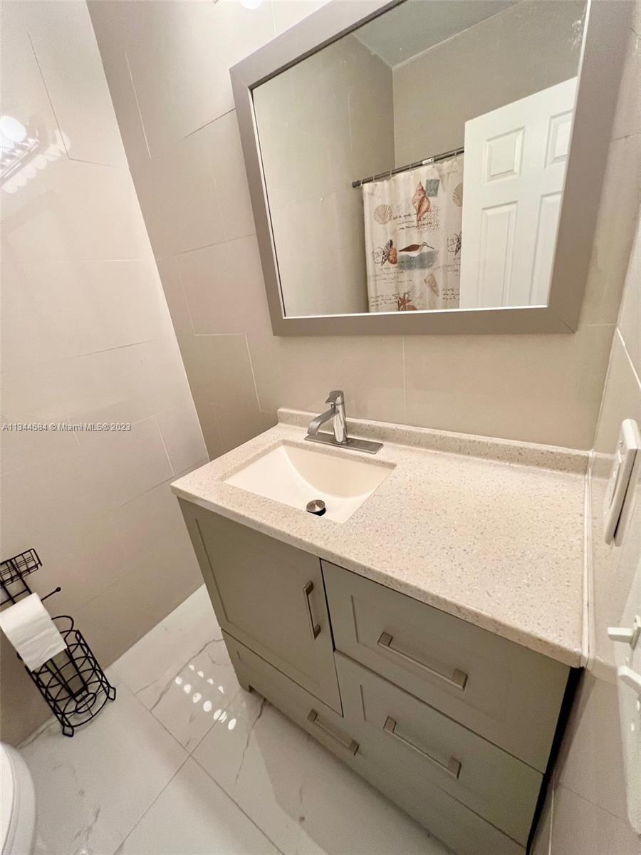 PARKLAND LAKES - Residential Lease