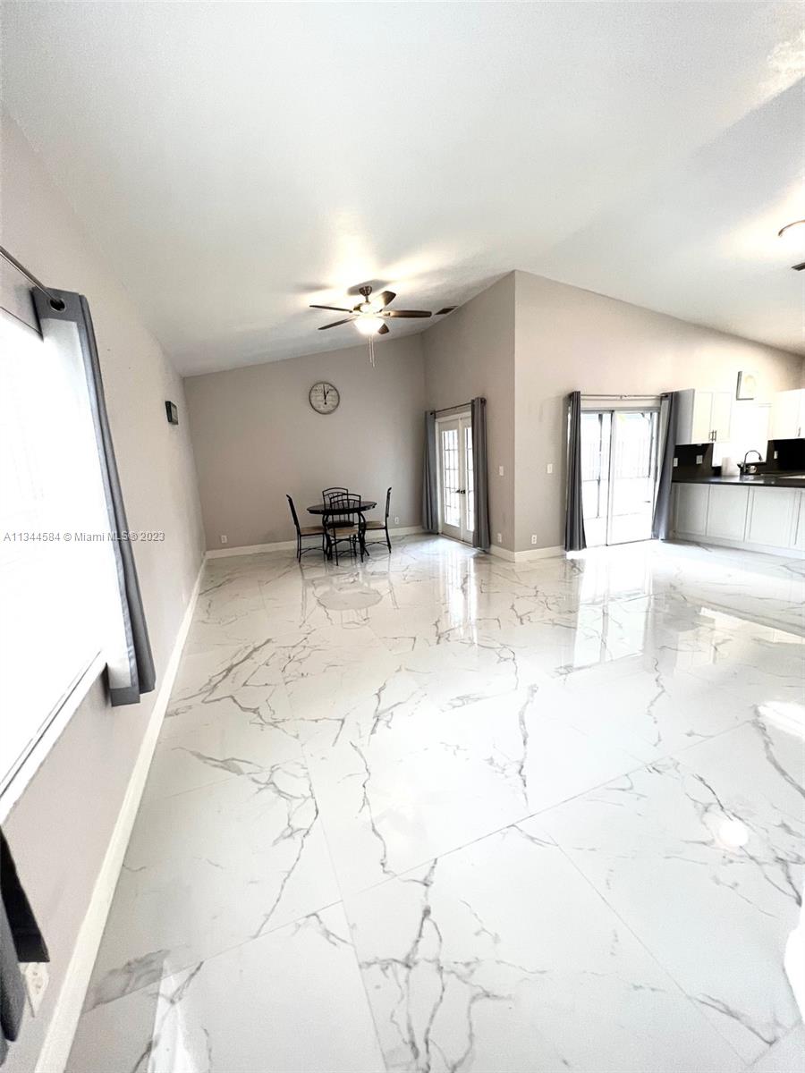 PARKLAND LAKES - Residential Lease