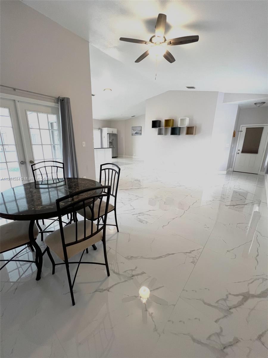 PARKLAND LAKES - Residential Lease