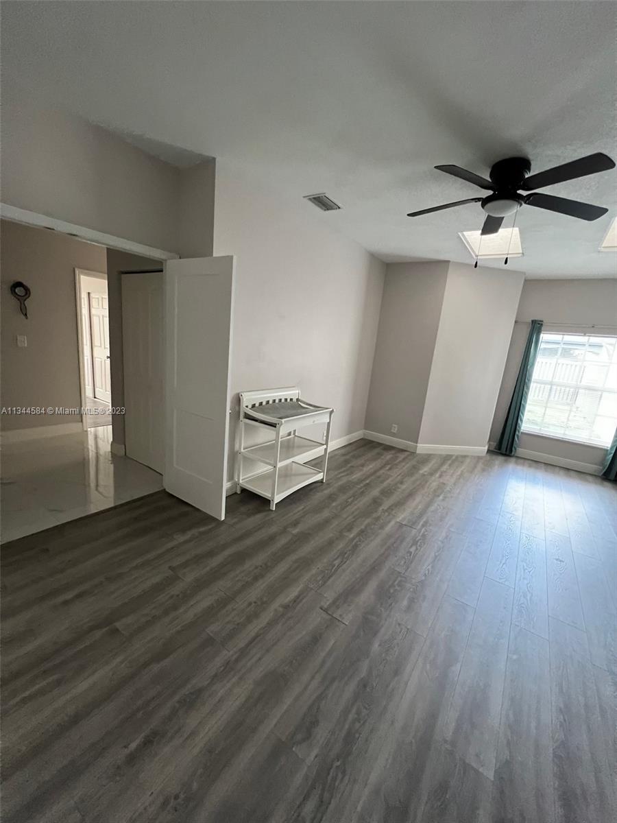 PARKLAND LAKES - Residential Lease