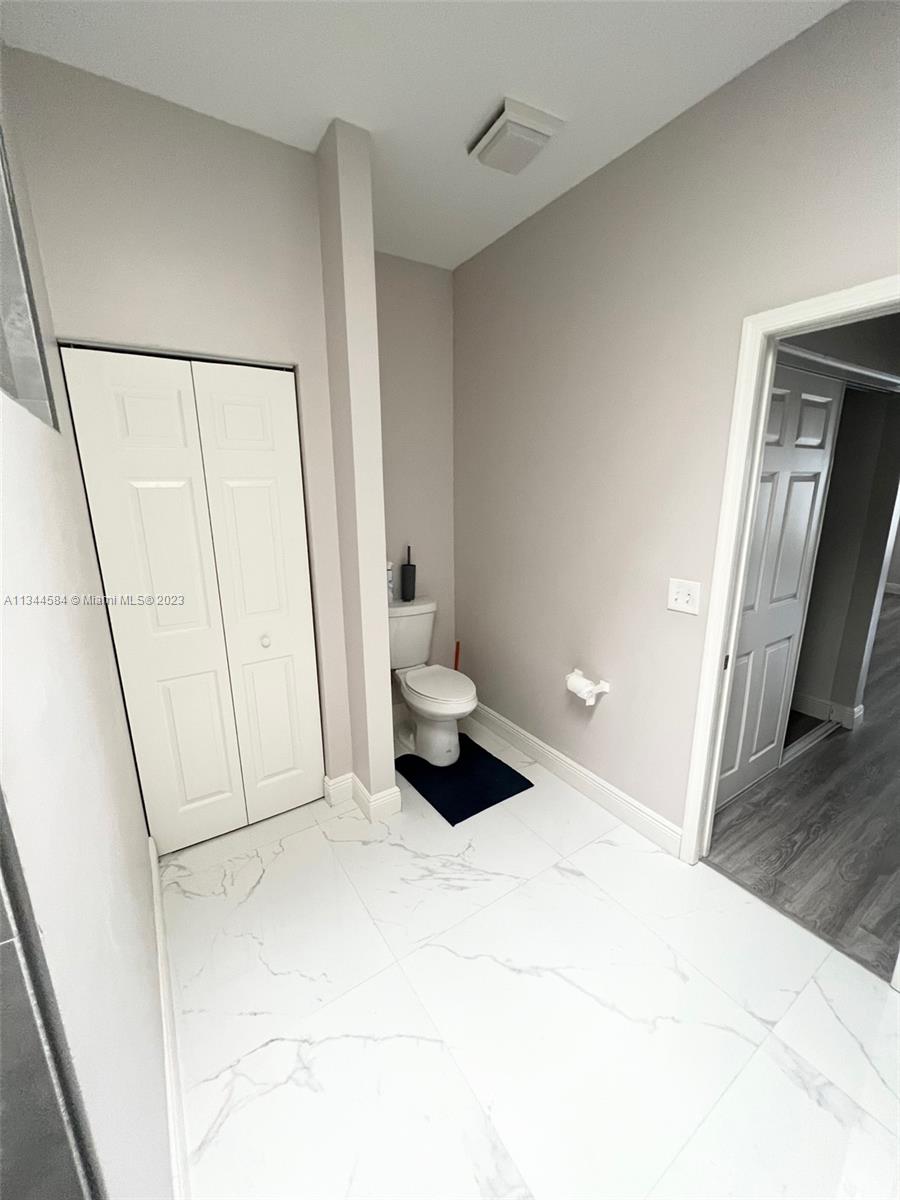 PARKLAND LAKES - Residential Lease