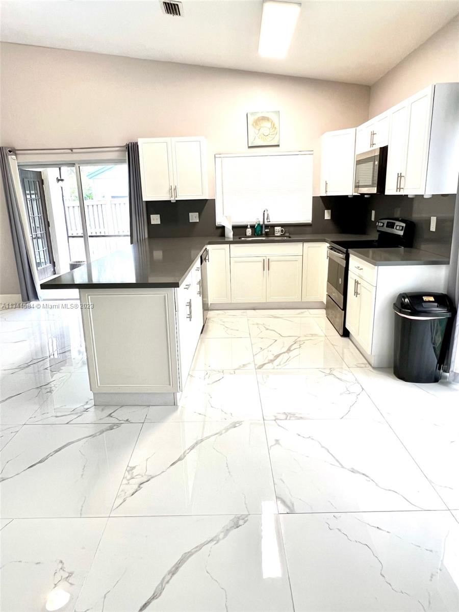 PARKLAND LAKES - Residential Lease