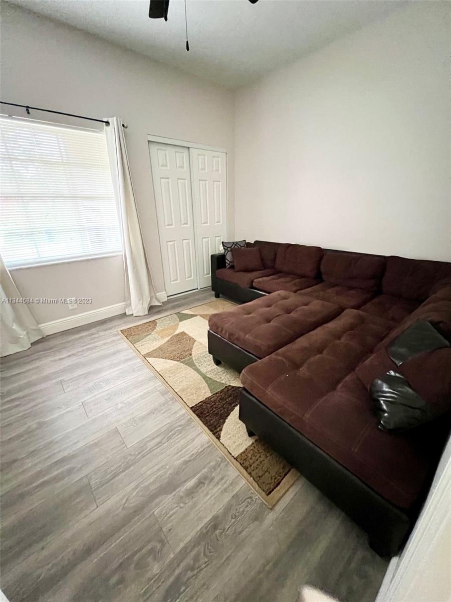 PARKLAND LAKES - Residential Lease