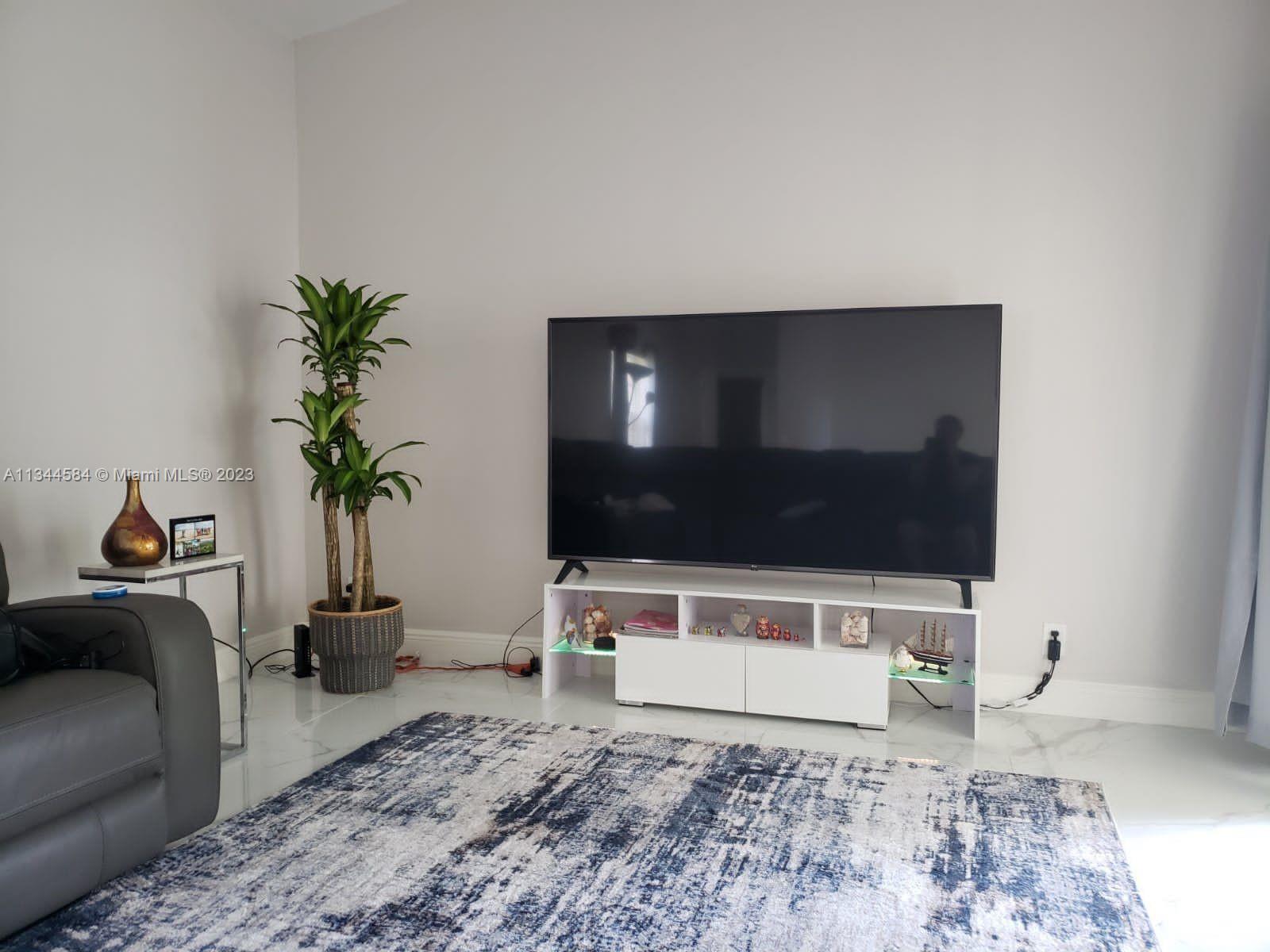 PARKLAND LAKES - Residential Lease