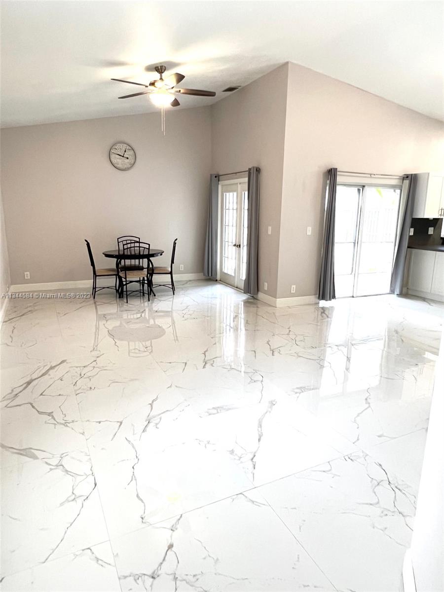 PARKLAND LAKES - Residential Lease