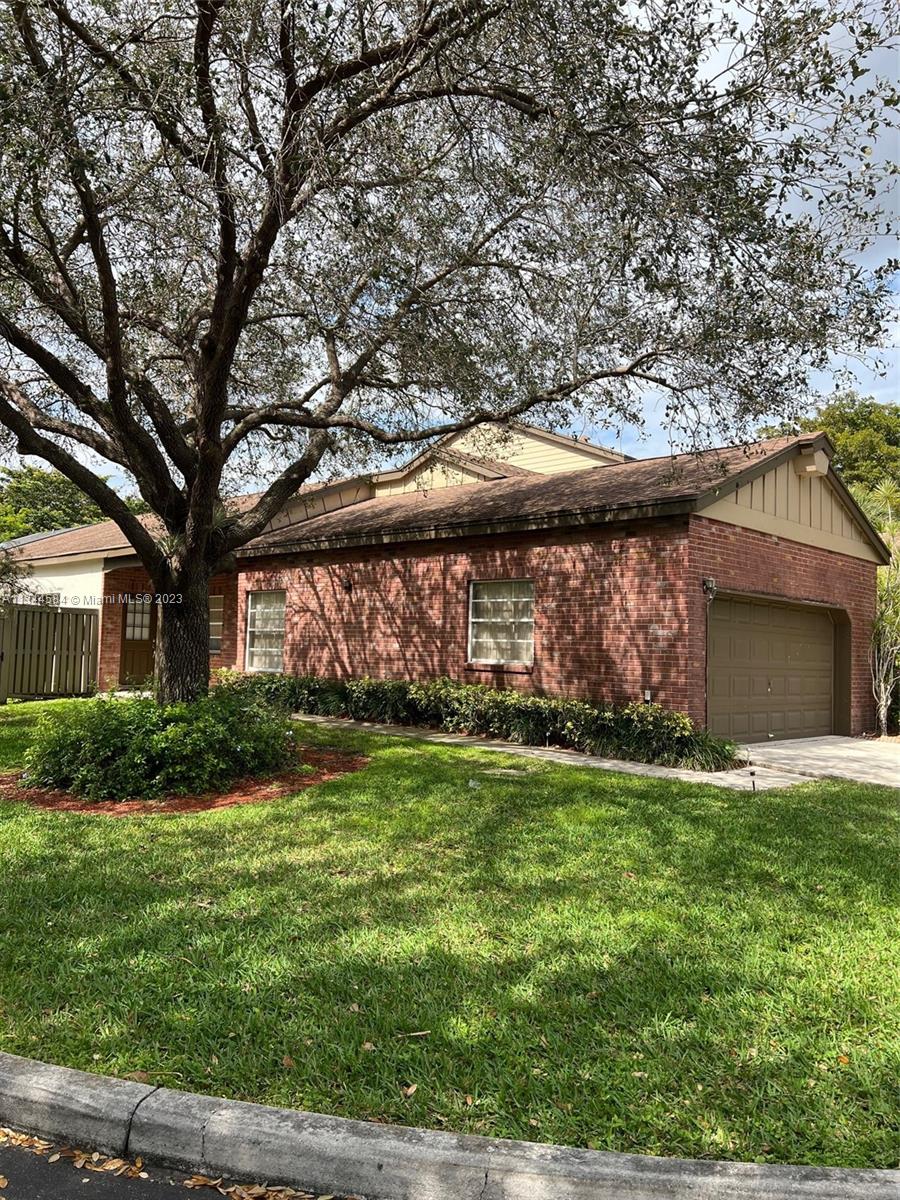 PARKLAND LAKES - Residential Lease